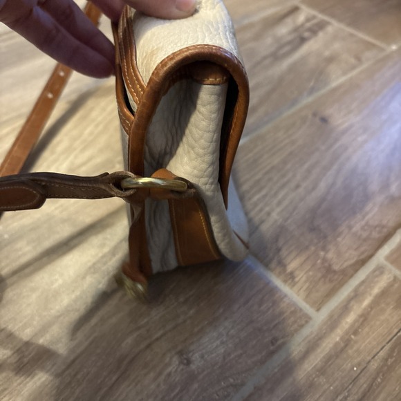 Beautiful vintage Dooney & Bourke cream Pebble Leather Crossbody Handbag Charm - Picture 10 of 16